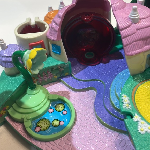 2001 Turner Entertainment Pre-Owned Wizard of Oz Castle Polly Pocket Castle - Picture 3 of 11